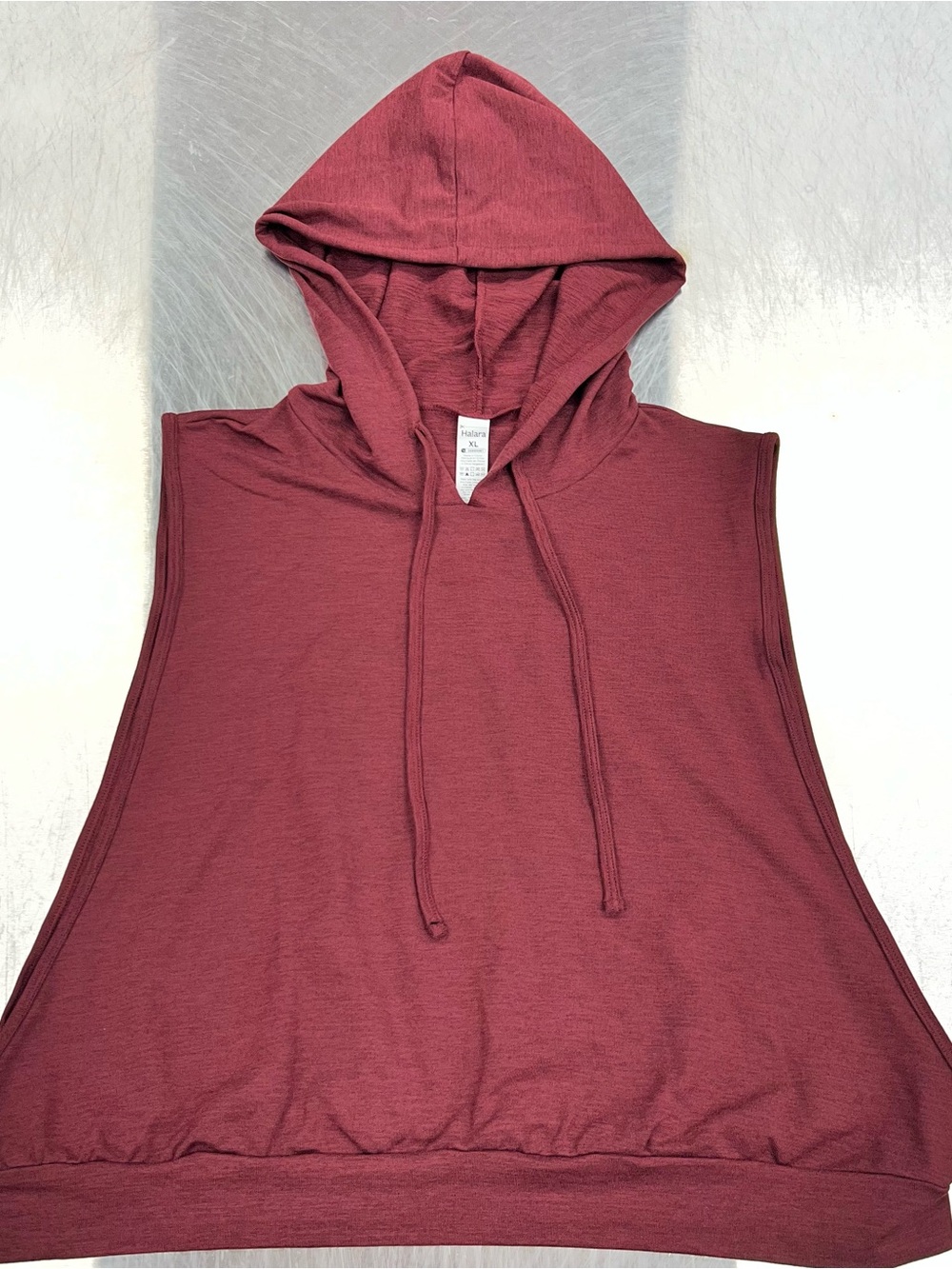 HALARA Sleeveless Hooded Tank in Maroon